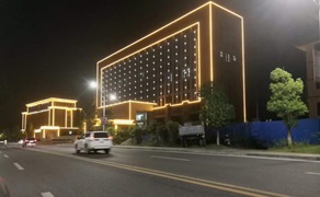 檢察院大樓亮化怎么做？金黃光線條燈打造大氣效果